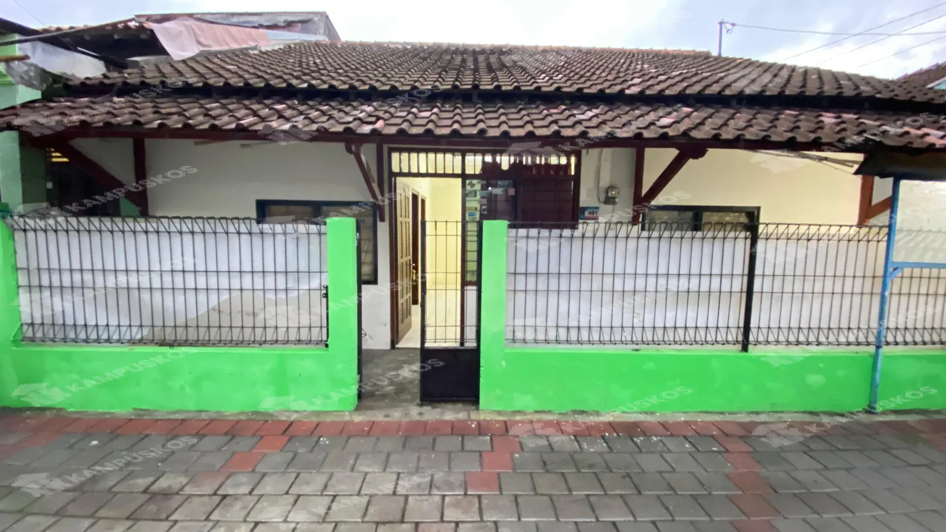 DIKONTRAKKAN RUMAH 4 KAMAR DI AREA STADION MANDALA KRIDA 4K05GA011125